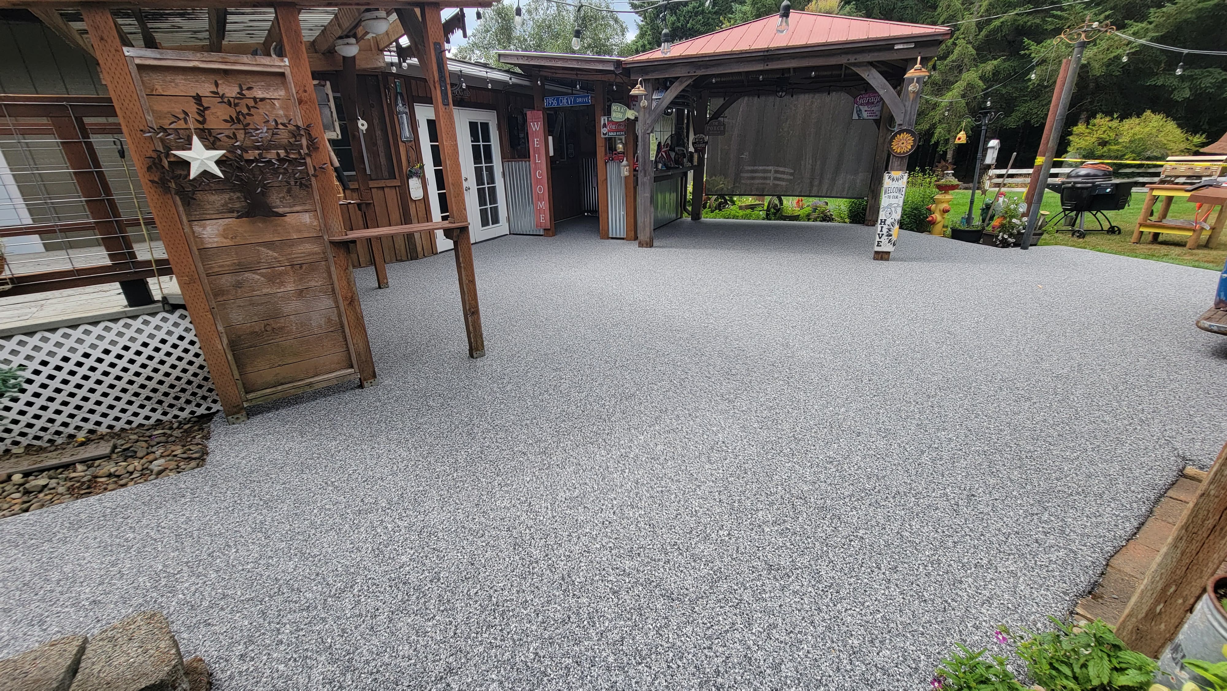 Garden terrace finished in resin-bound stone, Vuba reference installation