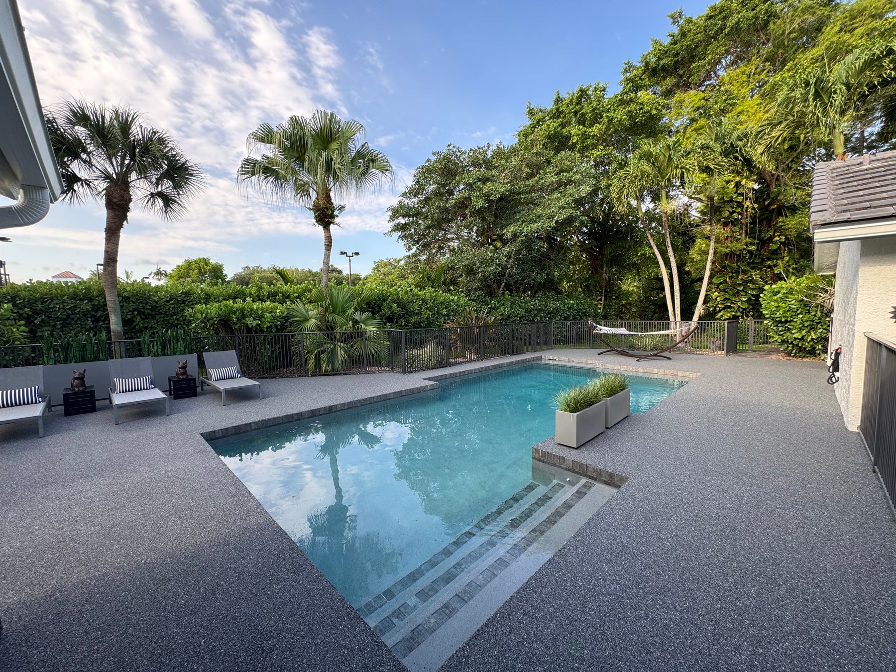 Vuba Stone inspiration Pool Deck Residential