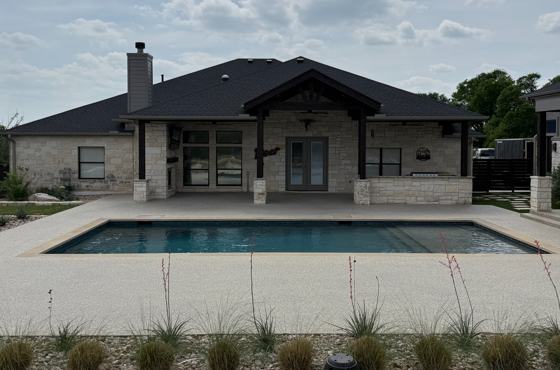 Vuba Stone inspiration Pool Deck Residential