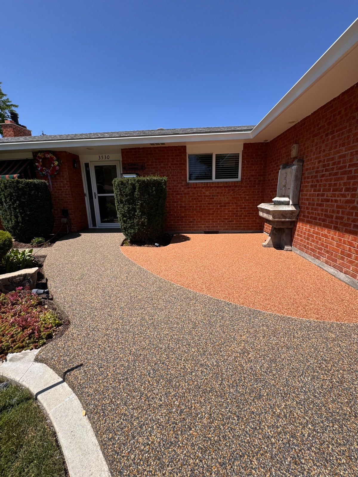 Backyard patio finished in resin-bound stone, Vuba reference installation